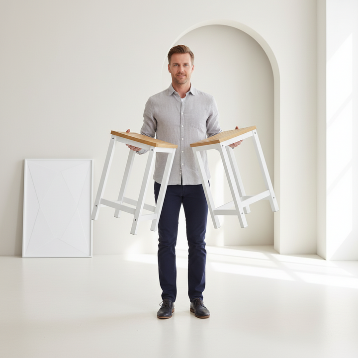 2 x barstole i træ, 2-farvet med hvid stel og naturfarvet sæde