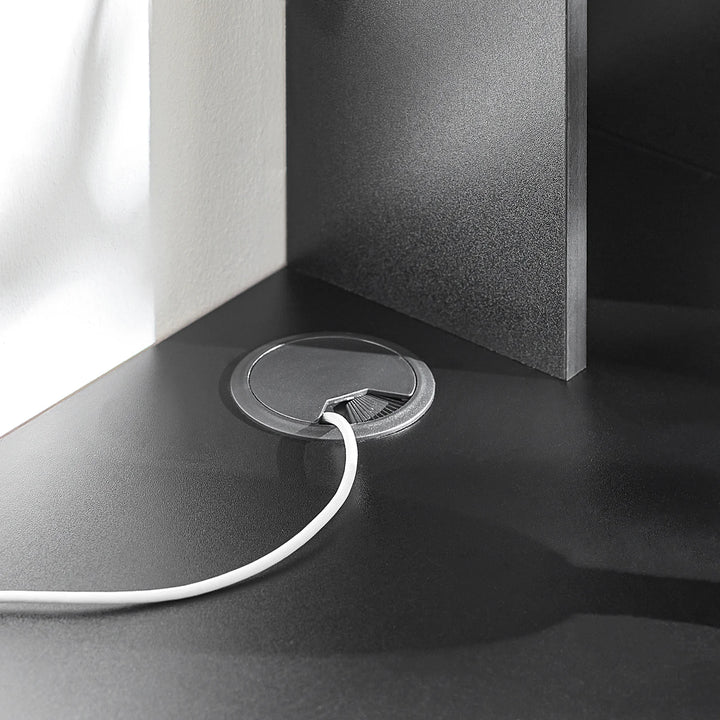 Udnyt pladsen optimalt med dette pladsbesparende skrivebord i sort (B64 x D58 x H82 cm)