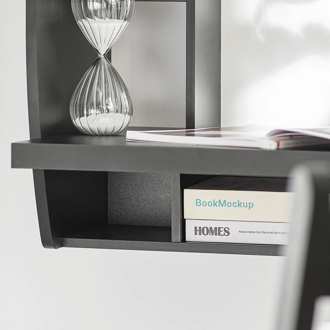 Udnyt pladsen optimalt med dette pladsbesparende skrivebord i sort (B64 x D58 x H82 cm)