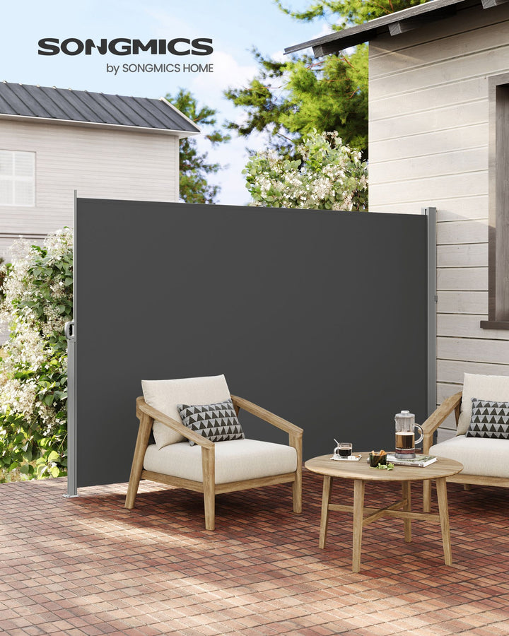 Side markise til balkon og terrasse, måler 160 x 350 cm (H x L), i farven smoky grå