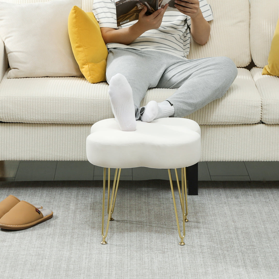 Skammel, polstret skammel i kløverbladsform, stofbetræk, stålben, cremehvid