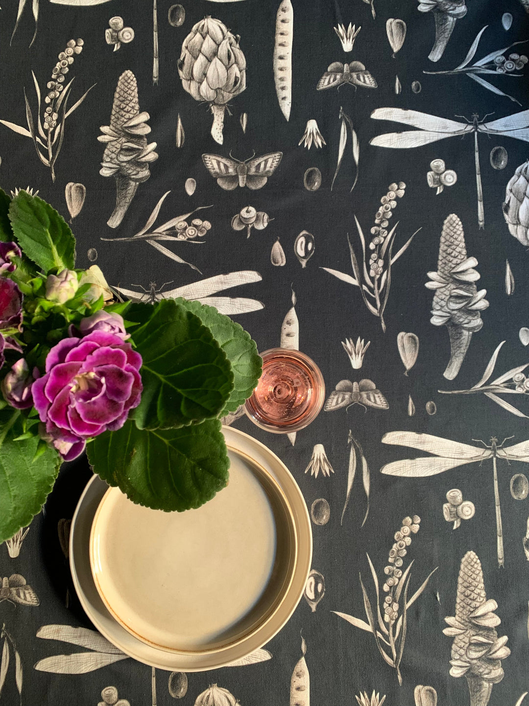 Rektangulær dug, 100% bomuld, printet, Seeds Carbon kollektion