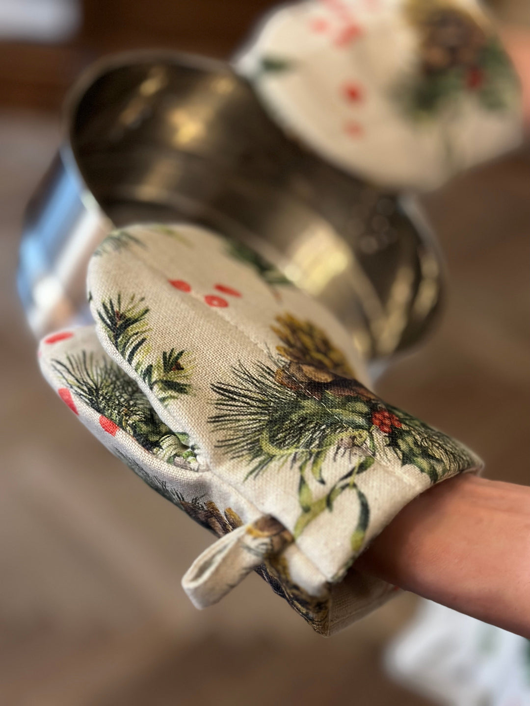 Lille ovnhandske / grydeluffe til jul med dobbelt uldfyld, hør-bomuld blanding, trykt | Golden Pine