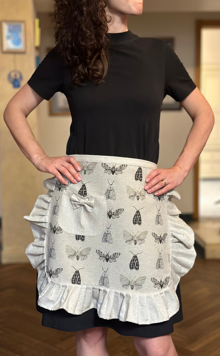 Halvforklæde til damer med beige flæse i genbrugsbomuld, Nord Wings kollektion