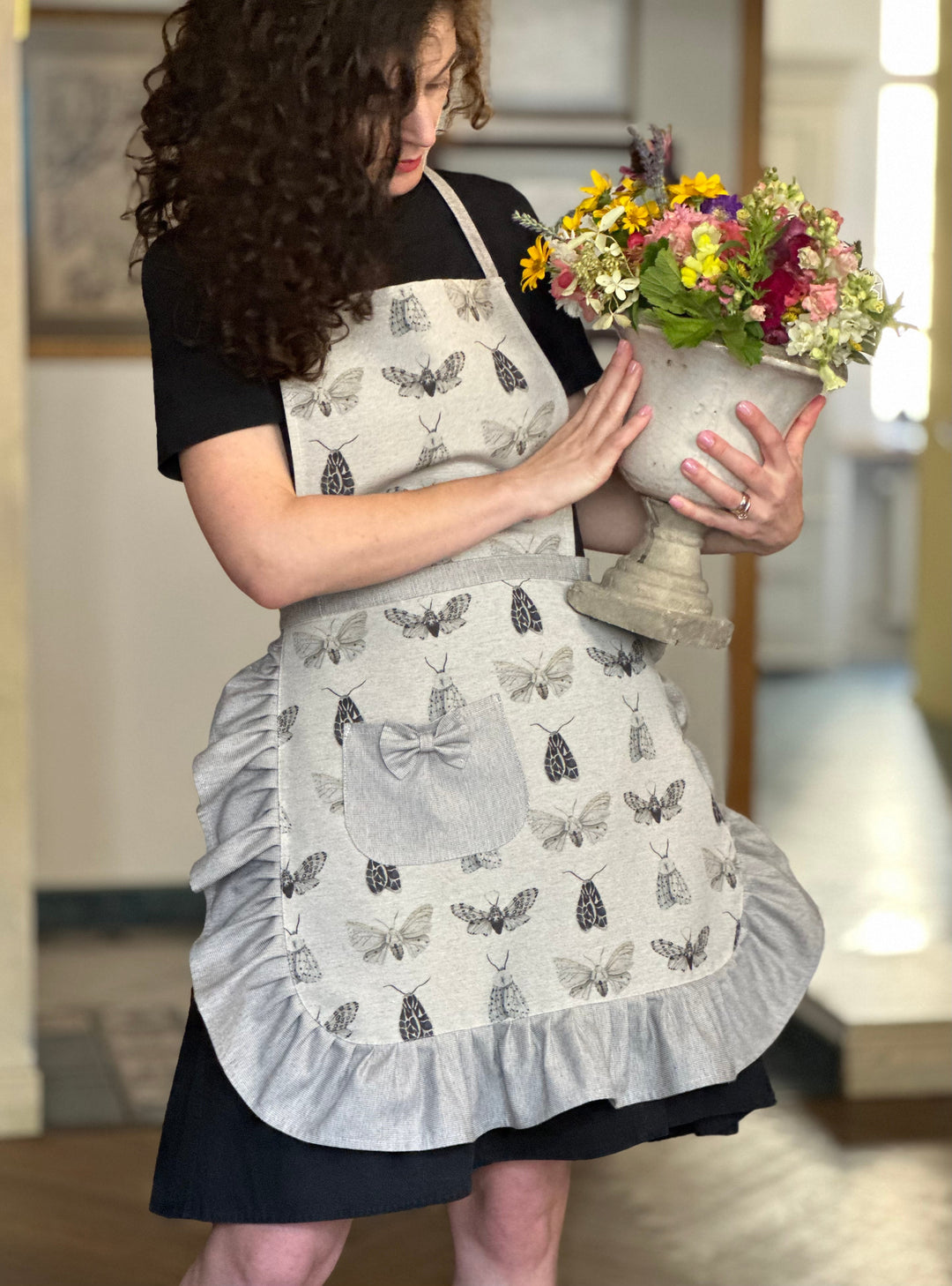 Forklæde til kvinder med firkantet flæse og lomme, Nord Wings kollektion