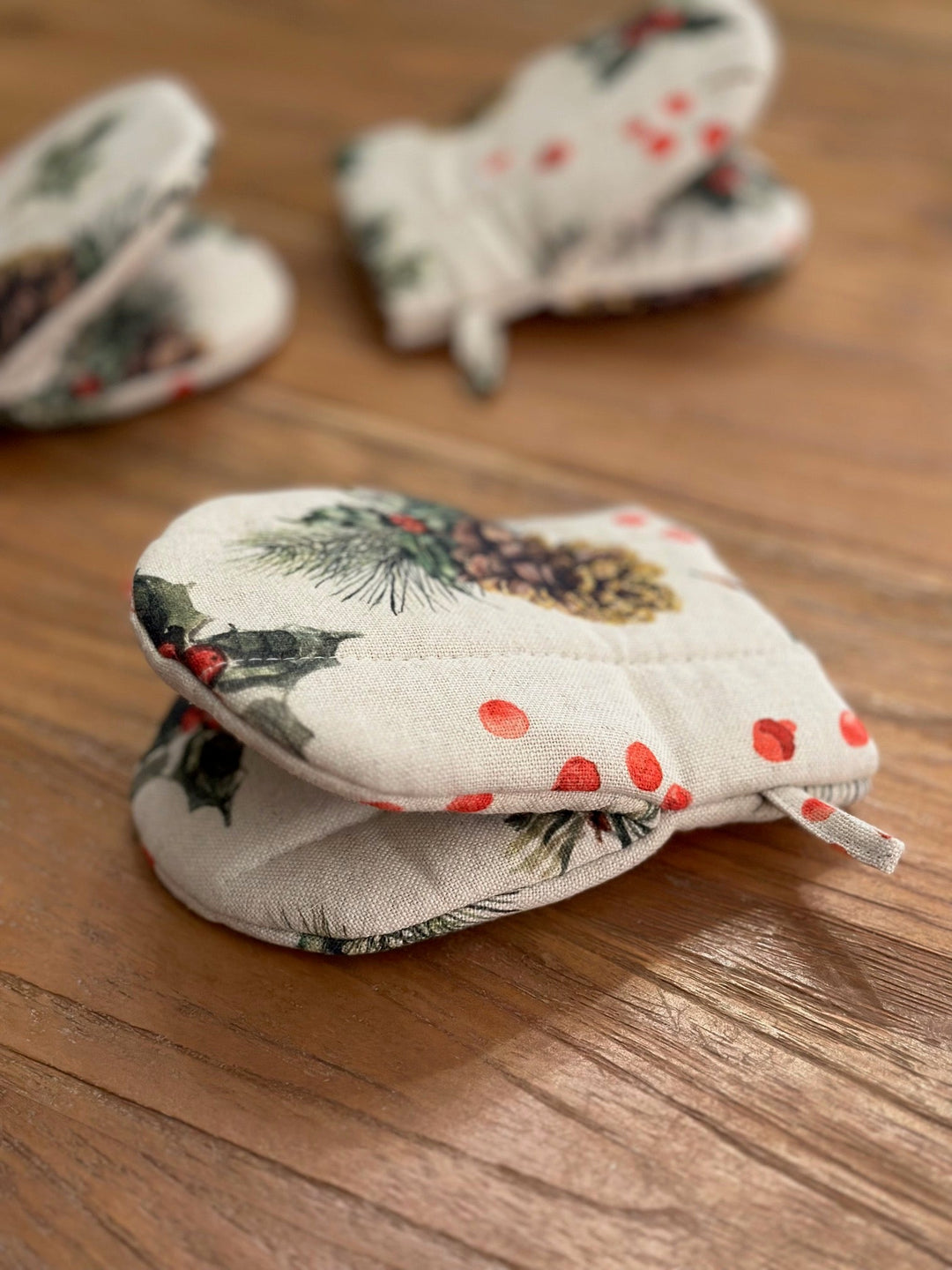 Lille ovnhandske / grydeluffe til jul med dobbelt uldfyld, hør-bomuld blanding, trykt | Golden Pine