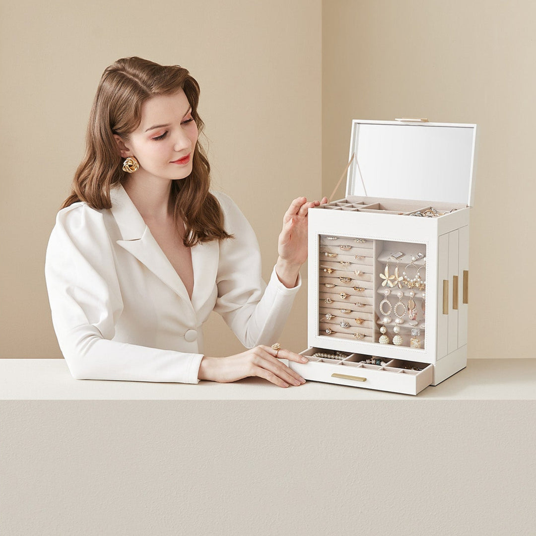 Smykkeskrin med glasvindue, 5-lags smykkeorganisator med 3 sideskuffer, stort spejl, moderne stil, skyhvid og guldfarve