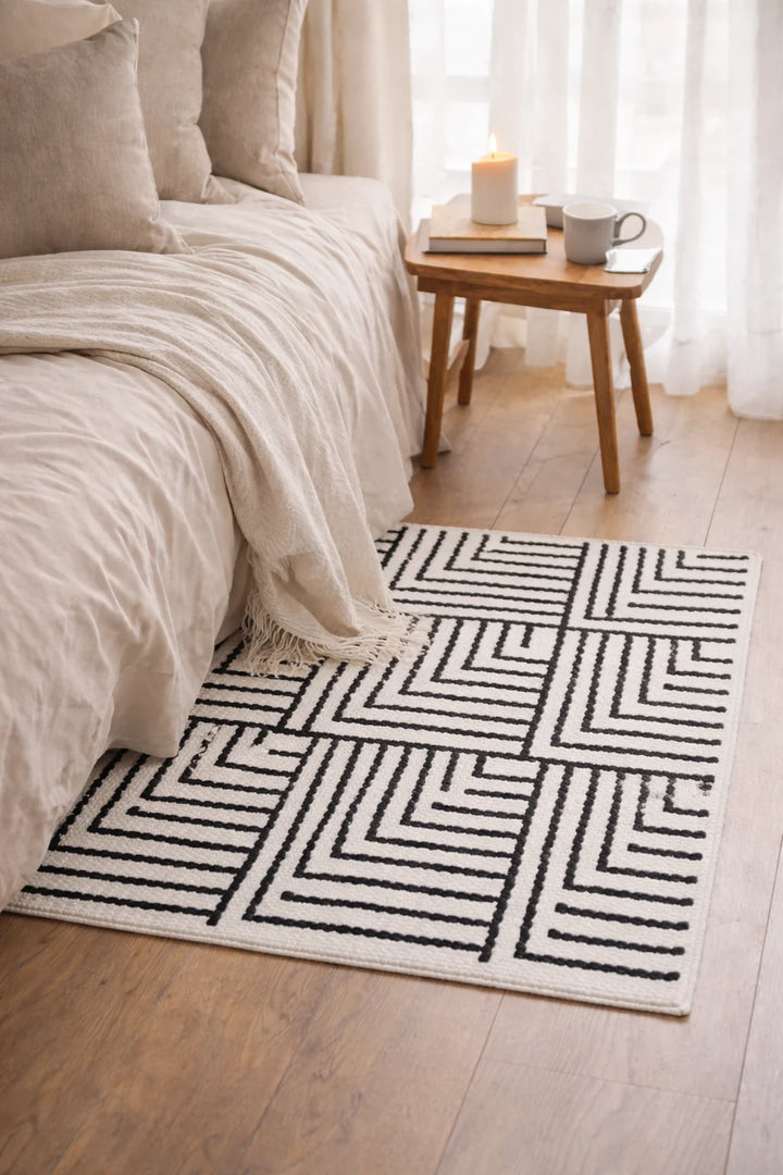 KEVO Rektangulært bomuldstæppe med sorte og beige mønstre 90 x 60 cm