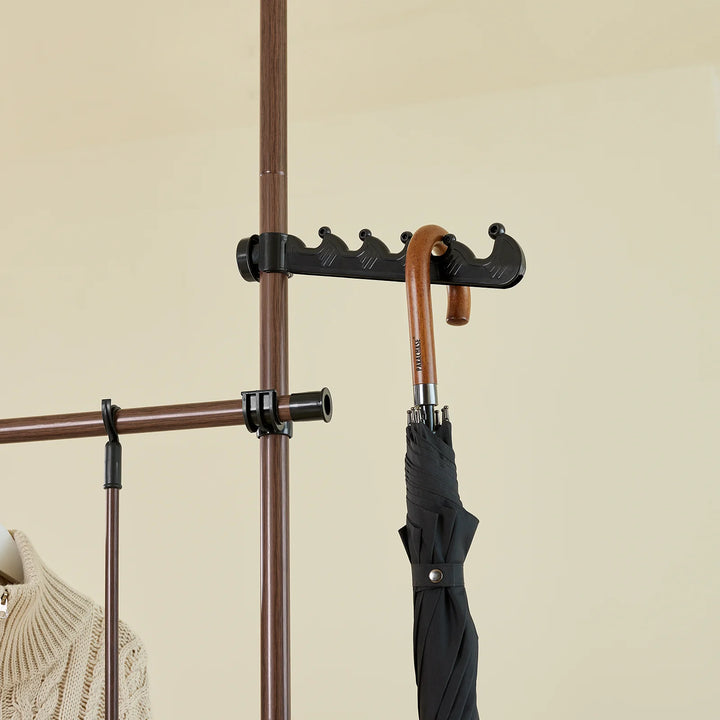 Teleskopisk tøjstativ i brun – robust, justerbar åben garderobe med tøjstænger og hylder