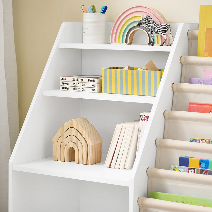 Hold børneværelset ryddeligt med denne funktionelle bogreol (B80 x D40 x H80 cm) i hvid