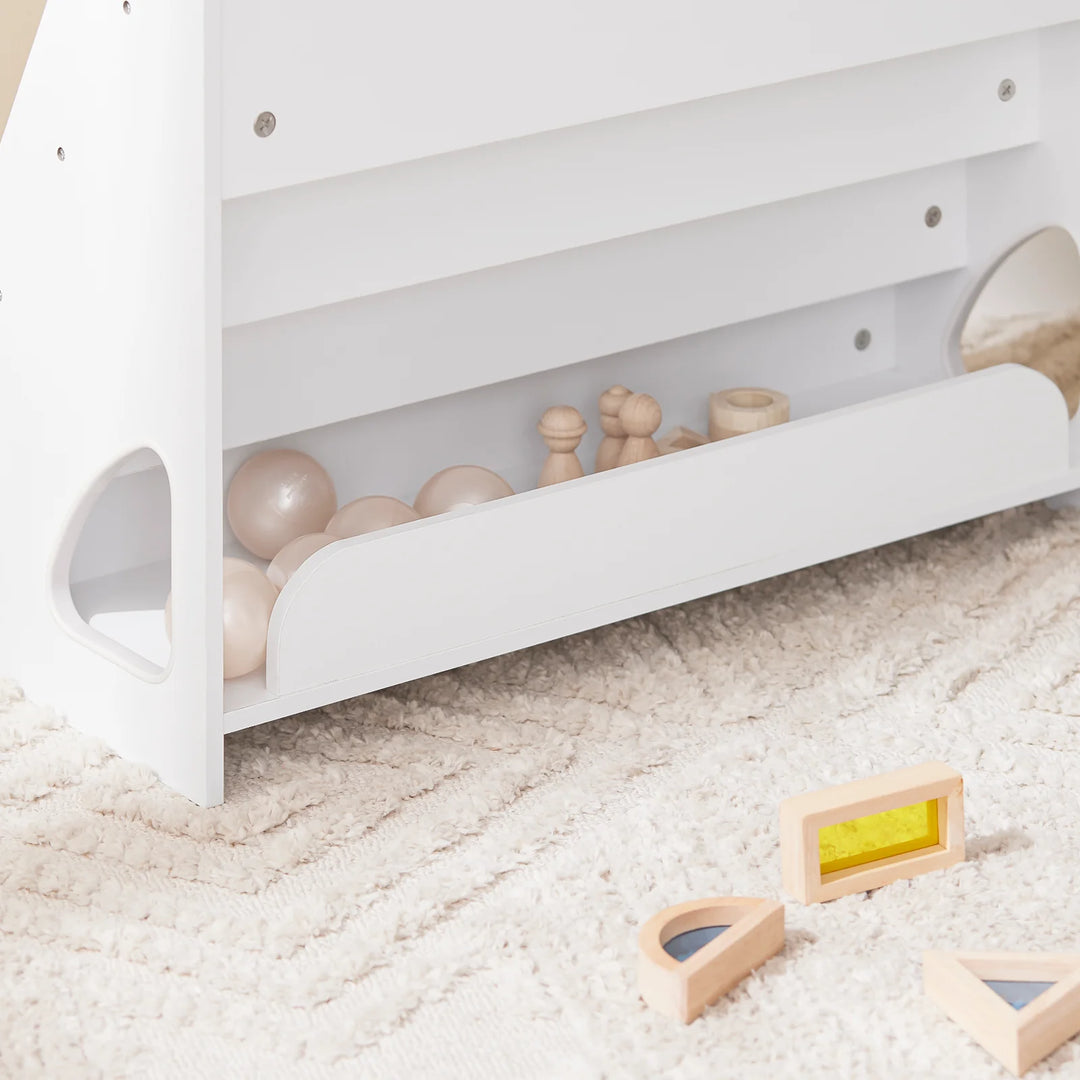 Omdan børneværelset med den trapezformede bogreol i hvid (B70 x D30 x H60 cm)