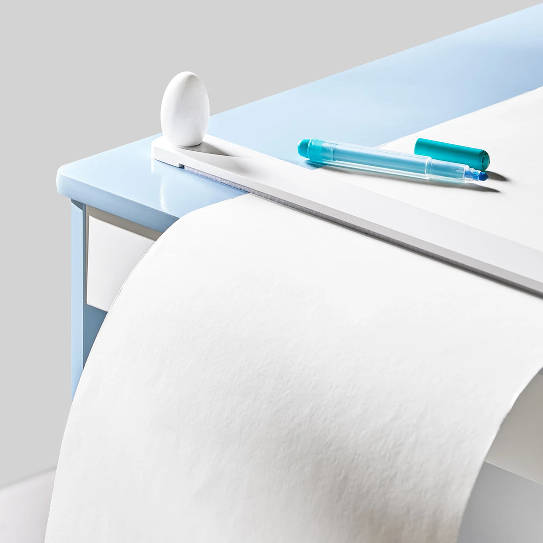 Elegant skrivebordssæt til børn med dekorationer i blå/hvid