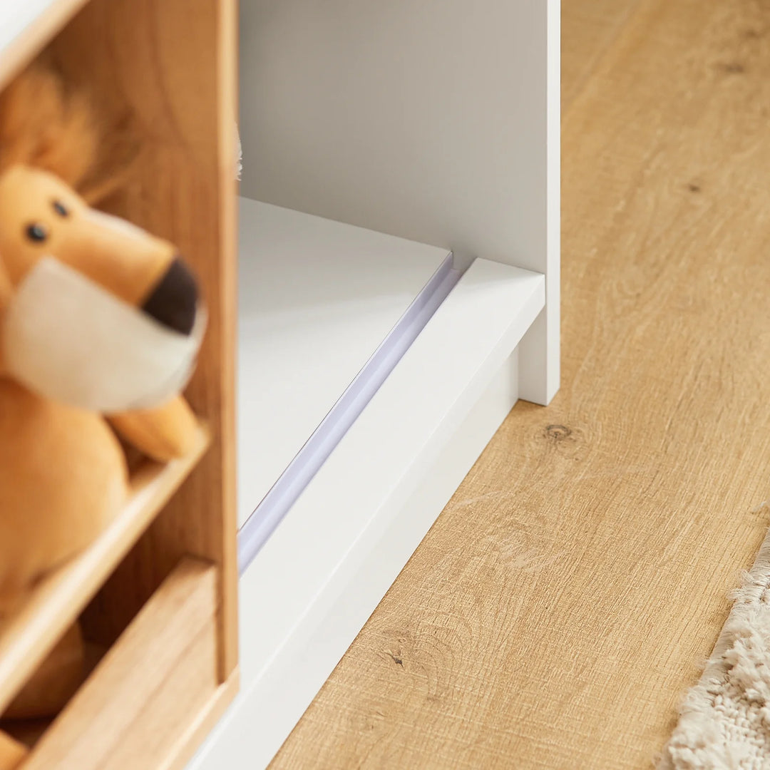 Hold styr på legetøjet med dette smarte børneskab i hvid (B63 x D35 x H80 cm)