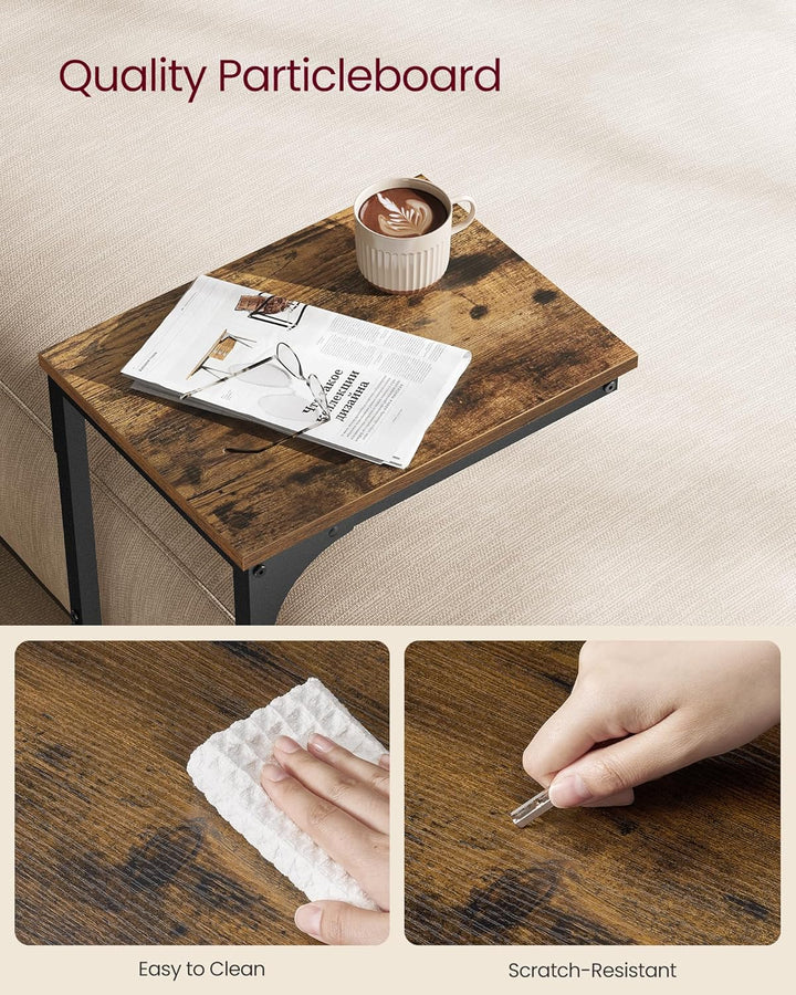 C-formet sidebord i rustik brun og sort med metalramme, mål 30 x 40 x 66,7 cm, pladsbesparende og nemt at skubbe ind under sofa eller seng