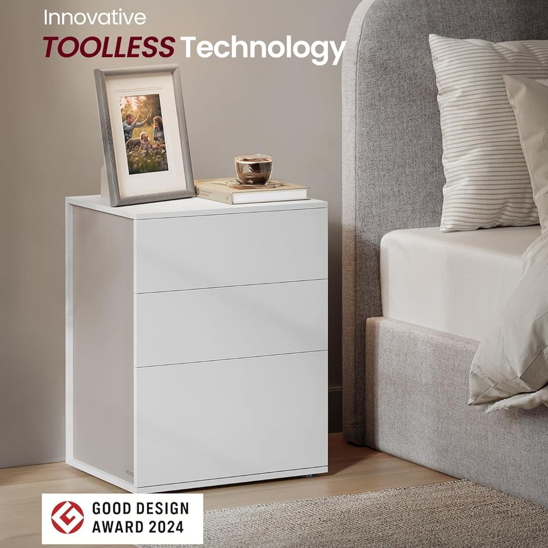 Natbord med 3 opbevaringsskuffer, moderne minimalistisk design i mat hvid og cappuccino beige, mål: 35 x 45 x 58,7 cm