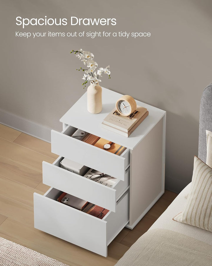 Natbord med 3 opbevaringsskuffer, moderne minimalistisk design i mat hvid og cappuccino beige, mål: 35 x 45 x 58,7 cm