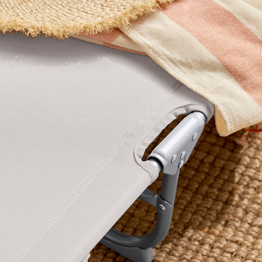 Foldbar solstol med nakkepude – til have og altan, beige