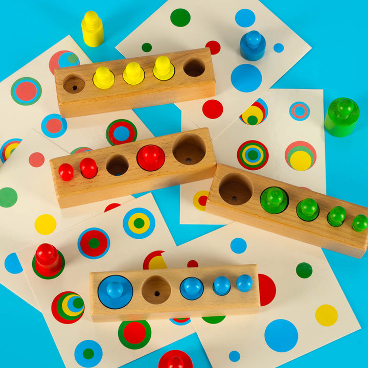 Vægte træcylindre Montessori farverige