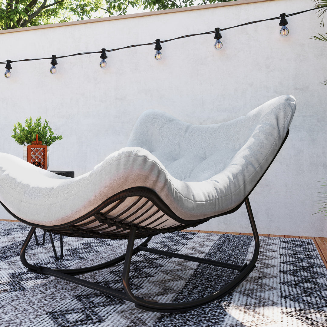 Rattan gyngestol havebænk med stålramme og hynde, 98 x 111 x 74 cm, grå