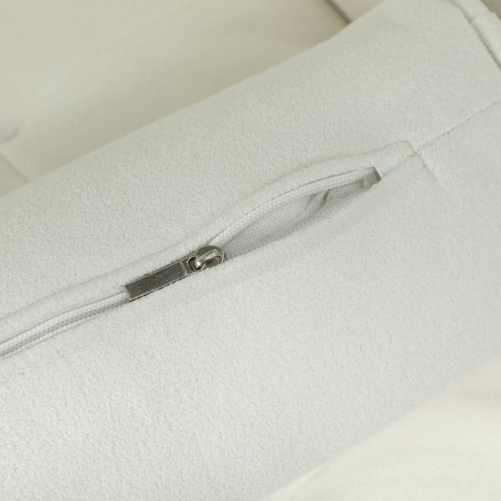 Polstret lænestol med armlæn, ryglæn med hvilefunktion, ben i gummitræ, cremehvid