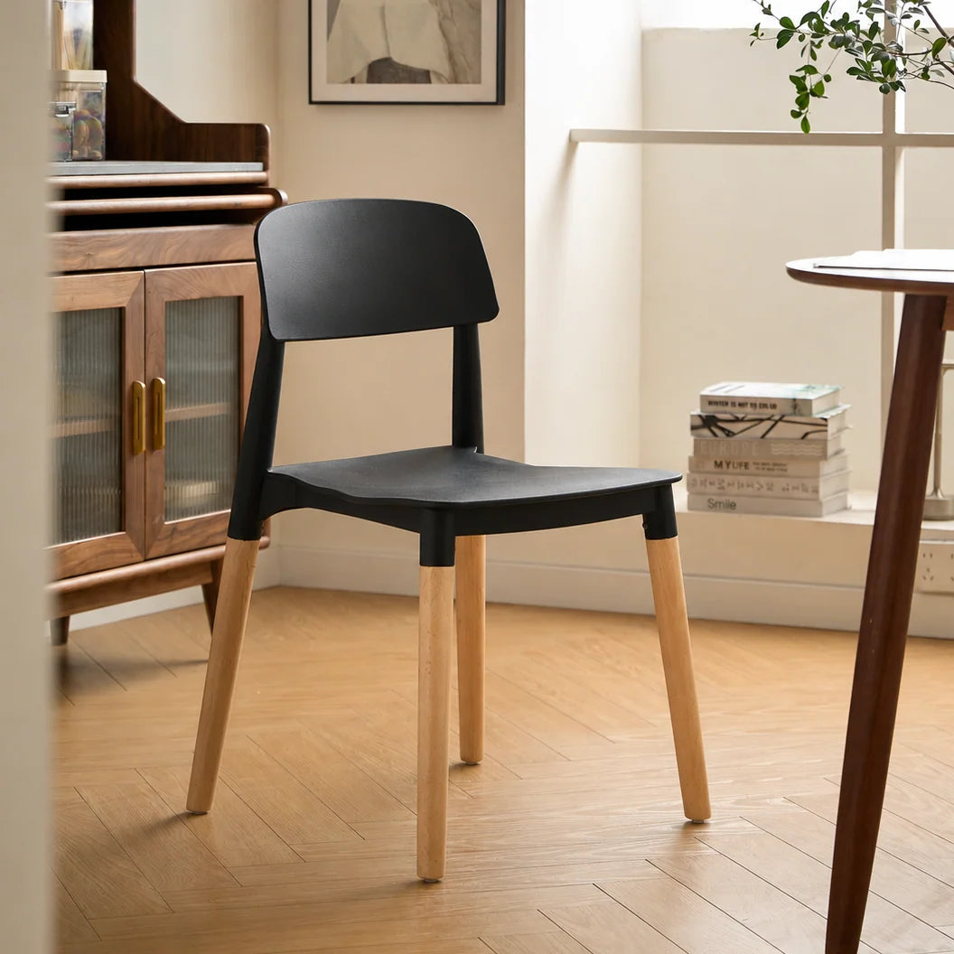 SORO Sæt med 4 spisebordsstole i træ og sort polypropylen