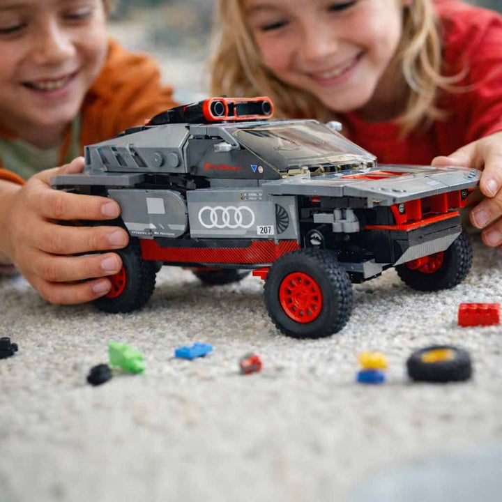 Fjernstyret bil 1:30 Audi RS Q e-tron klodser