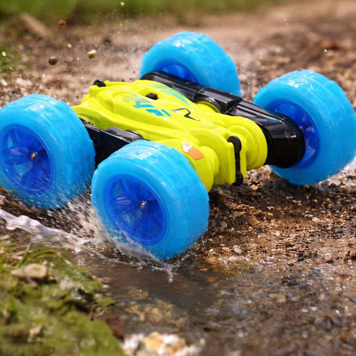 RC Revolt Flip Speeder fjernbetjent bil med lysende hjul