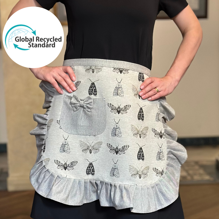 Halvforklæde til damer med firkantet flæse i genbrugsbomuld, Nord Wings kollektion