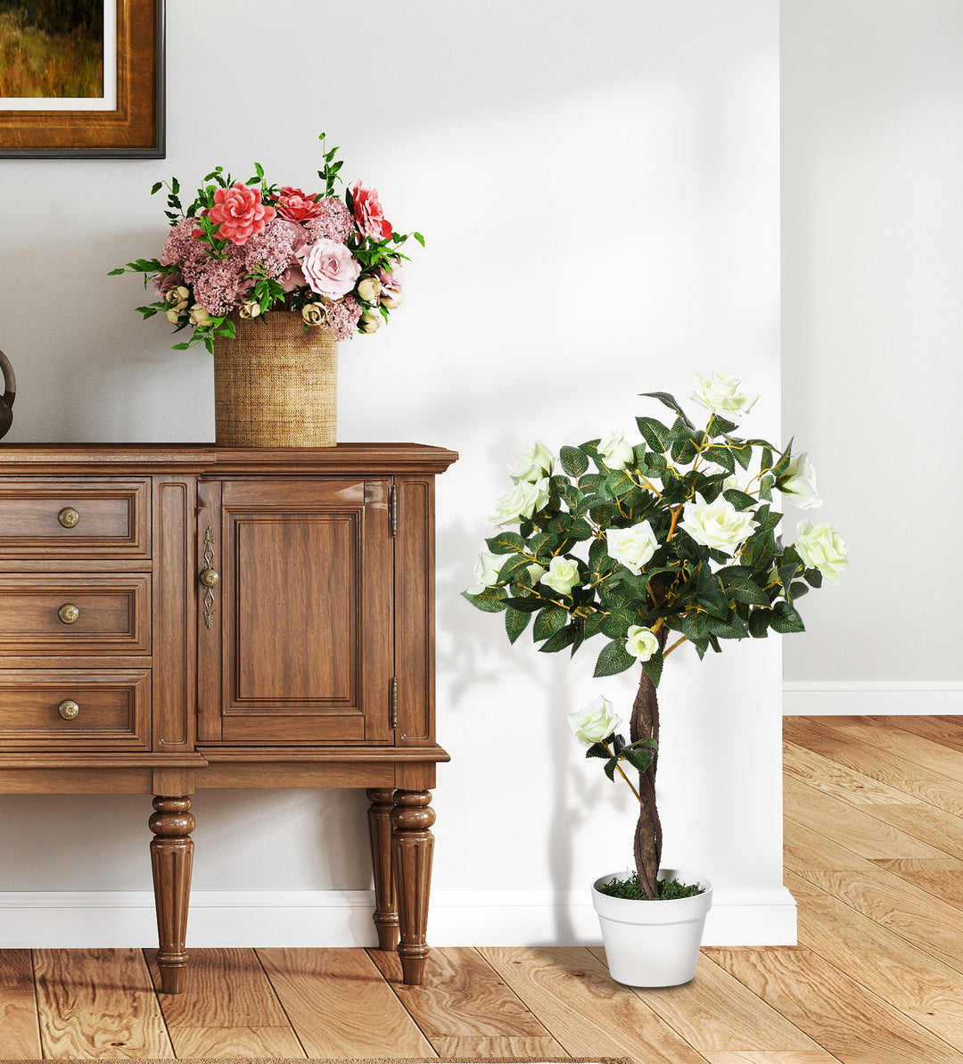 Kunstigt træ i solen, kunstig plante i cementpotte, kunstig plante