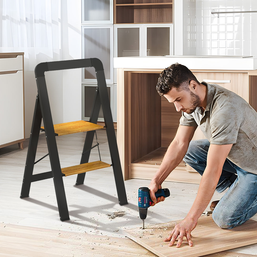 2-Trins metalstige med skridsikker platform, sort