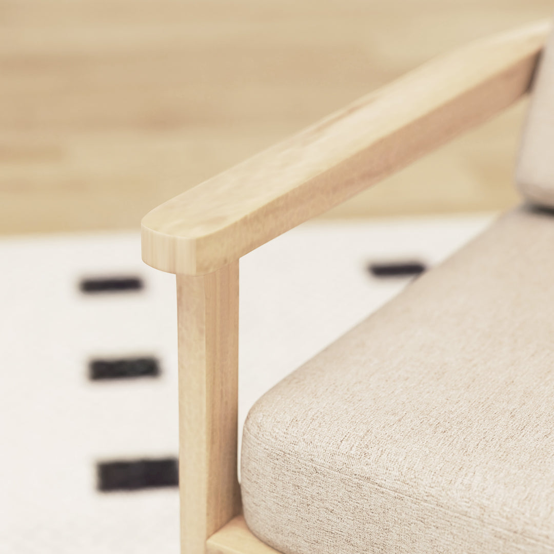 Polstret stol med armlæn, massiv træramme og aftagelige hynder, til stue, soveværelse, beige