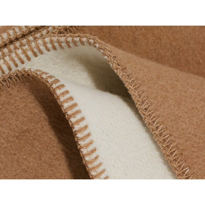 Tæppe af merinould med rensdyr dekorationer - beige-brun, 200x210 cm