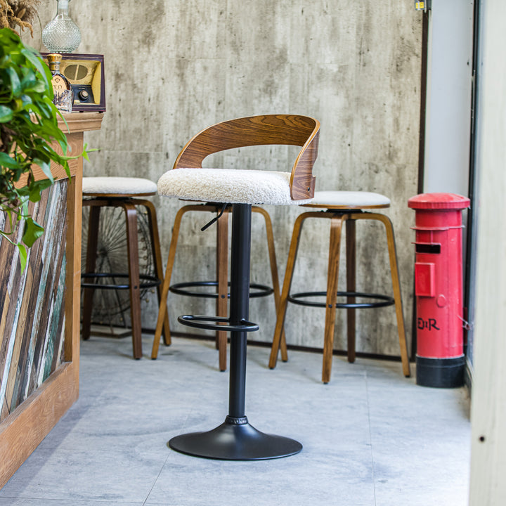 VICTORIA barstol i bouclé – industrielt design og blød komfort