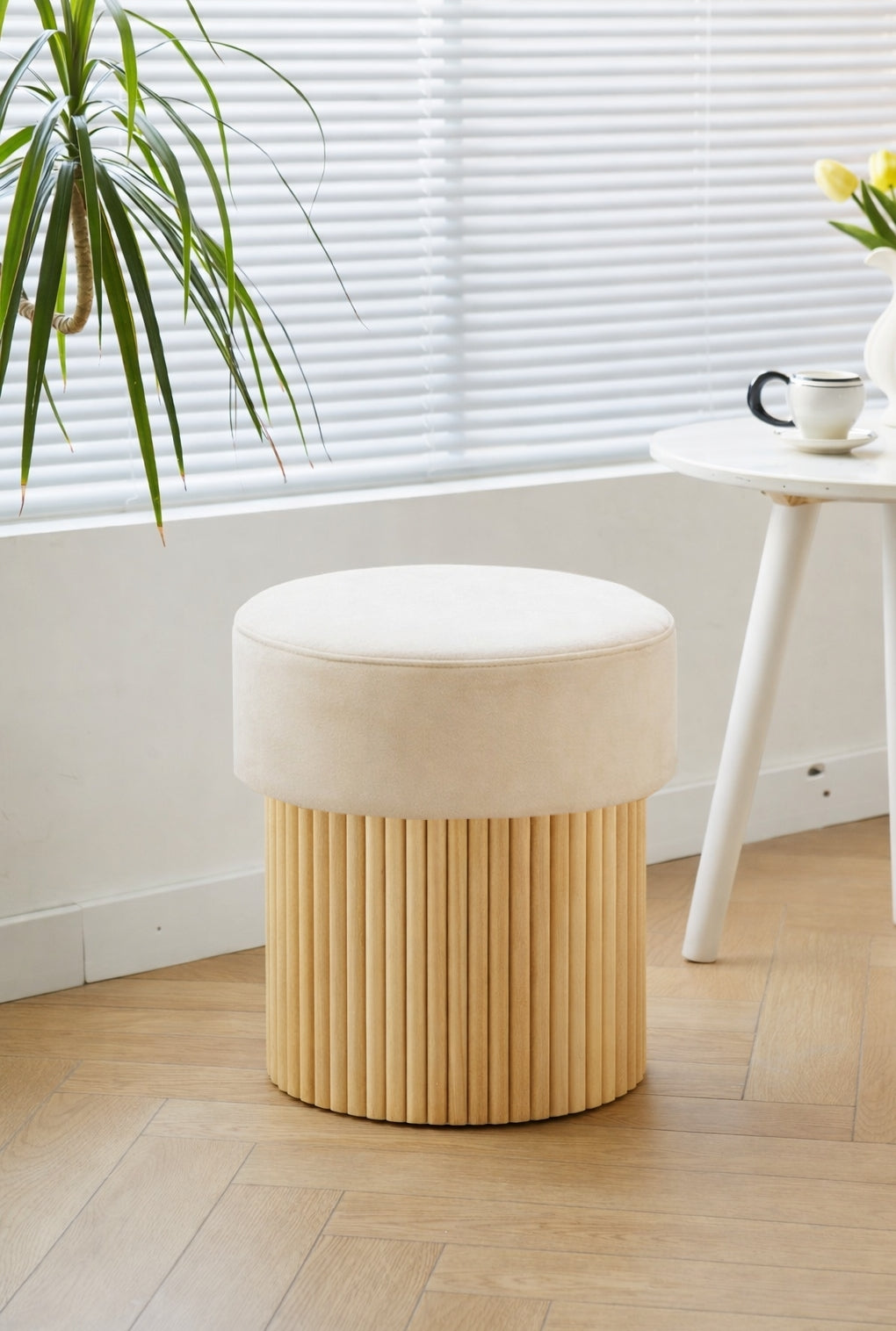 OTSU Beige fløjlspuf med opbevaring