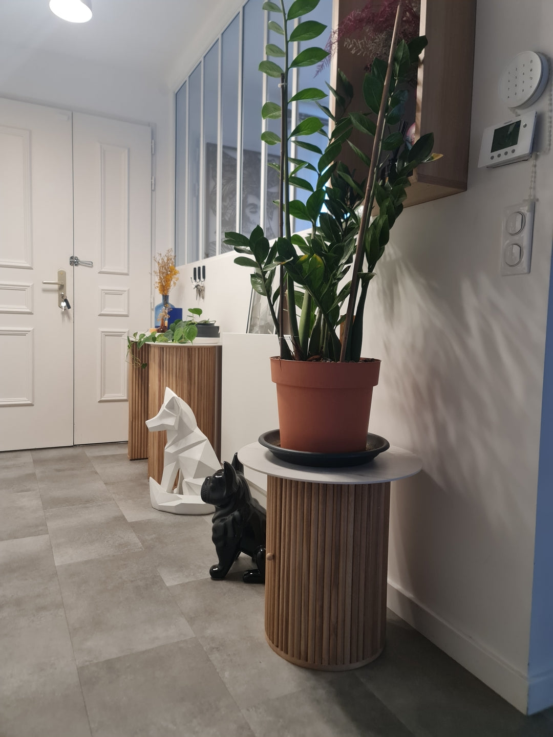 TRINIDAD sidebord i fyrretræ – stilrent design til dit hjem