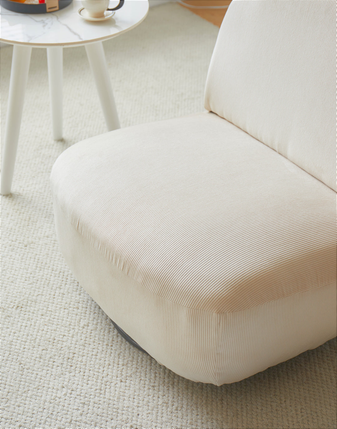 KAMPALA Beige fløjlsbøjle drejestol