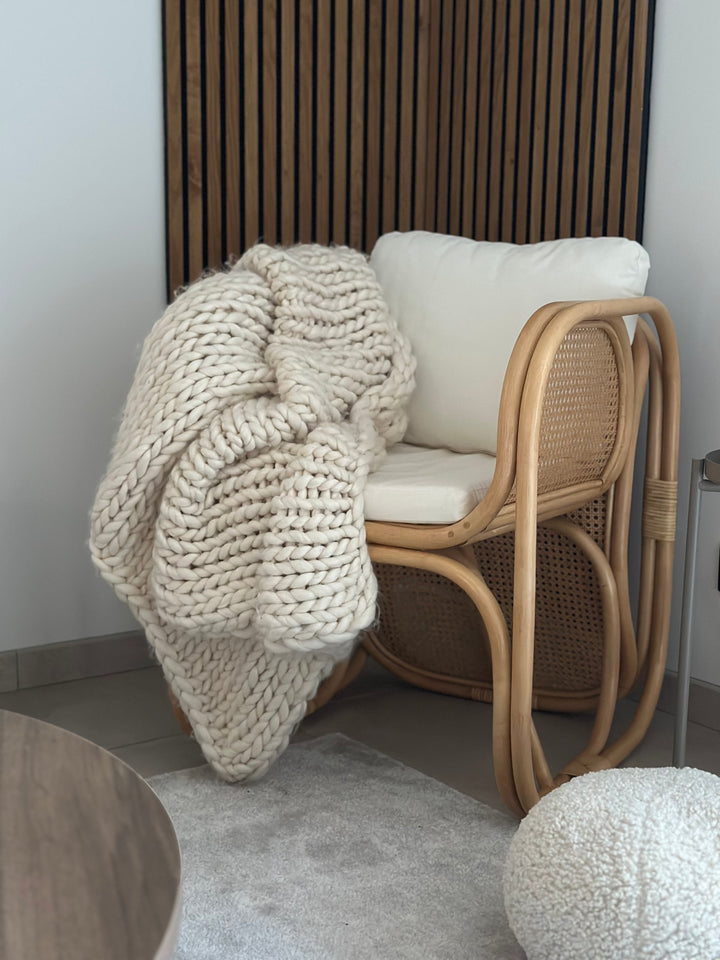 MOROTAI Lænestol i naturlig rattan og beige stof
