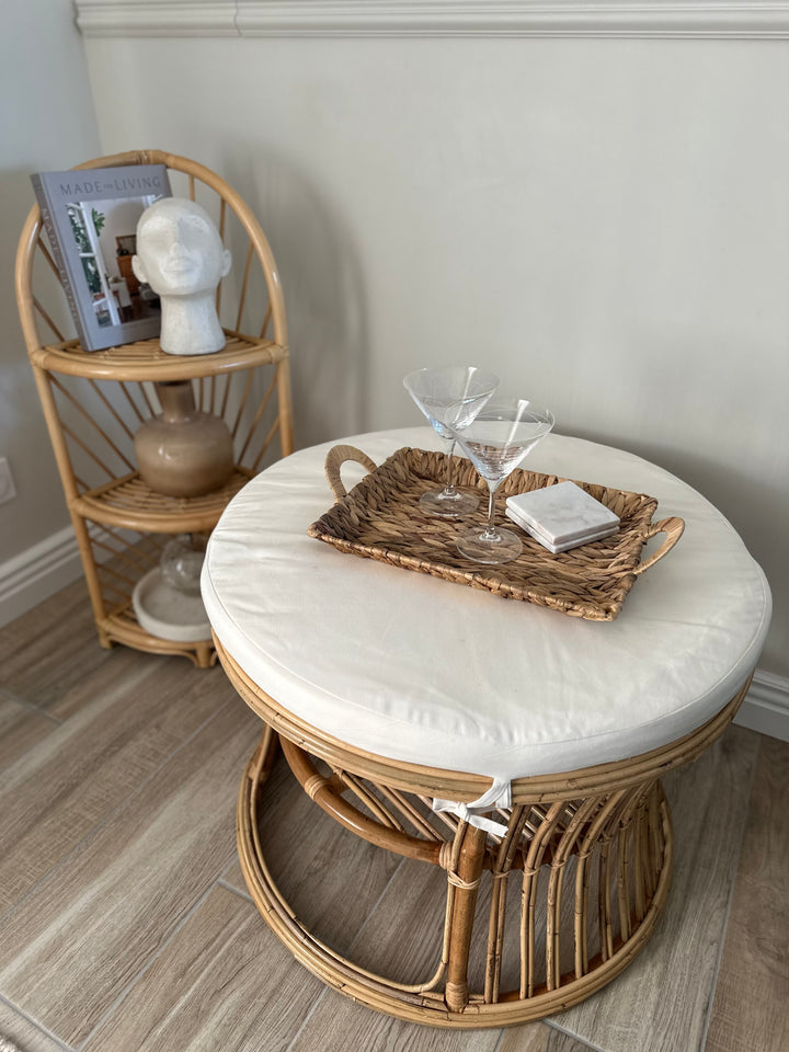 SERAM naturlig rattan og beige stofpuf
