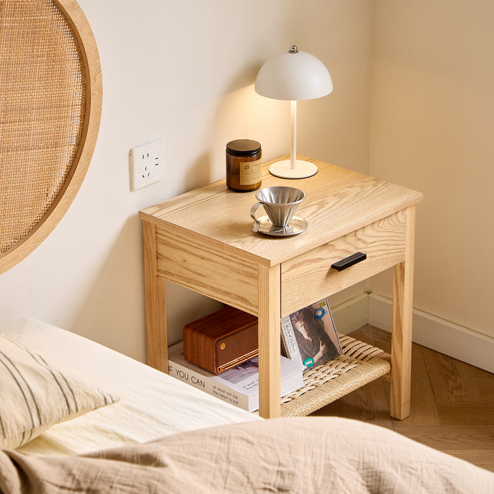TENDO sengebord i træ og reb – naturlig charme og nordisk elegance