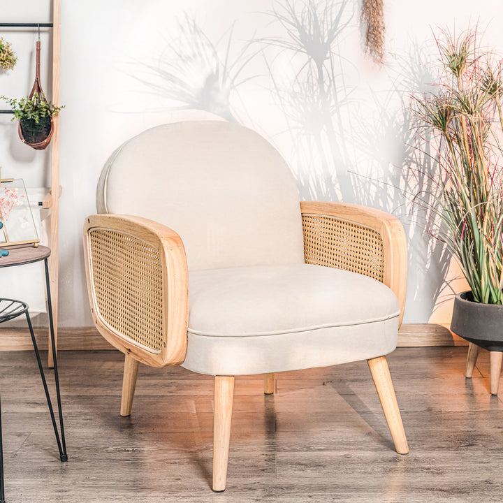 CALVI Loungestol i træ og beige rør