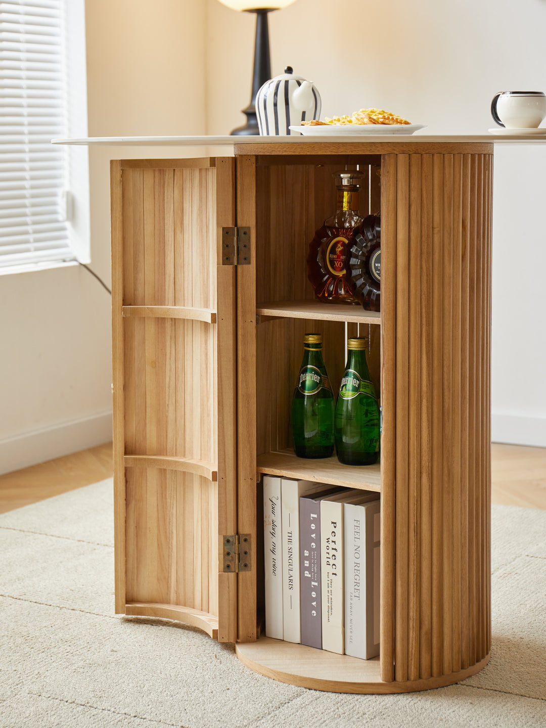 TRINIDAD sidebord i fyrretræ – stilrent design til dit hjem