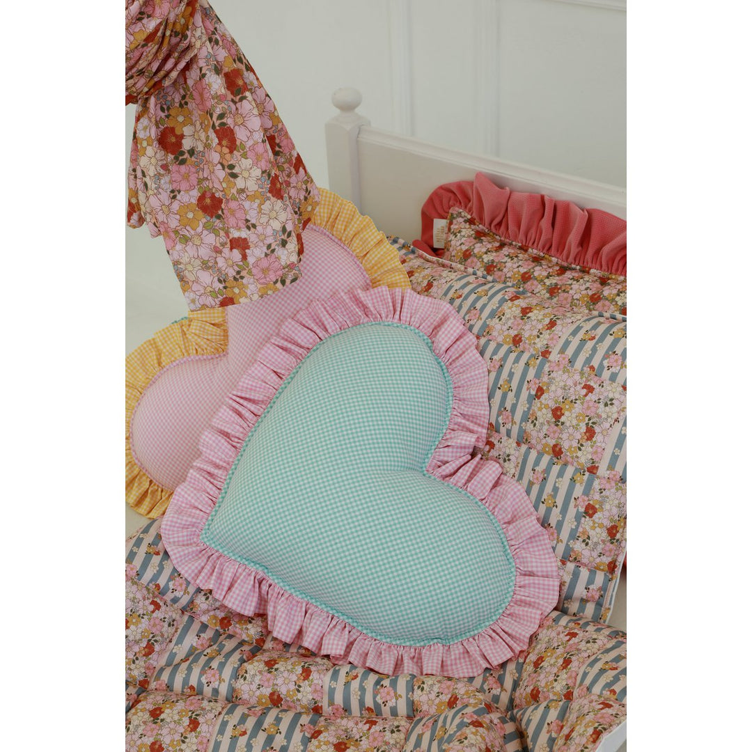 Dobbeltsidet hjertepude med flæse "pink garden"