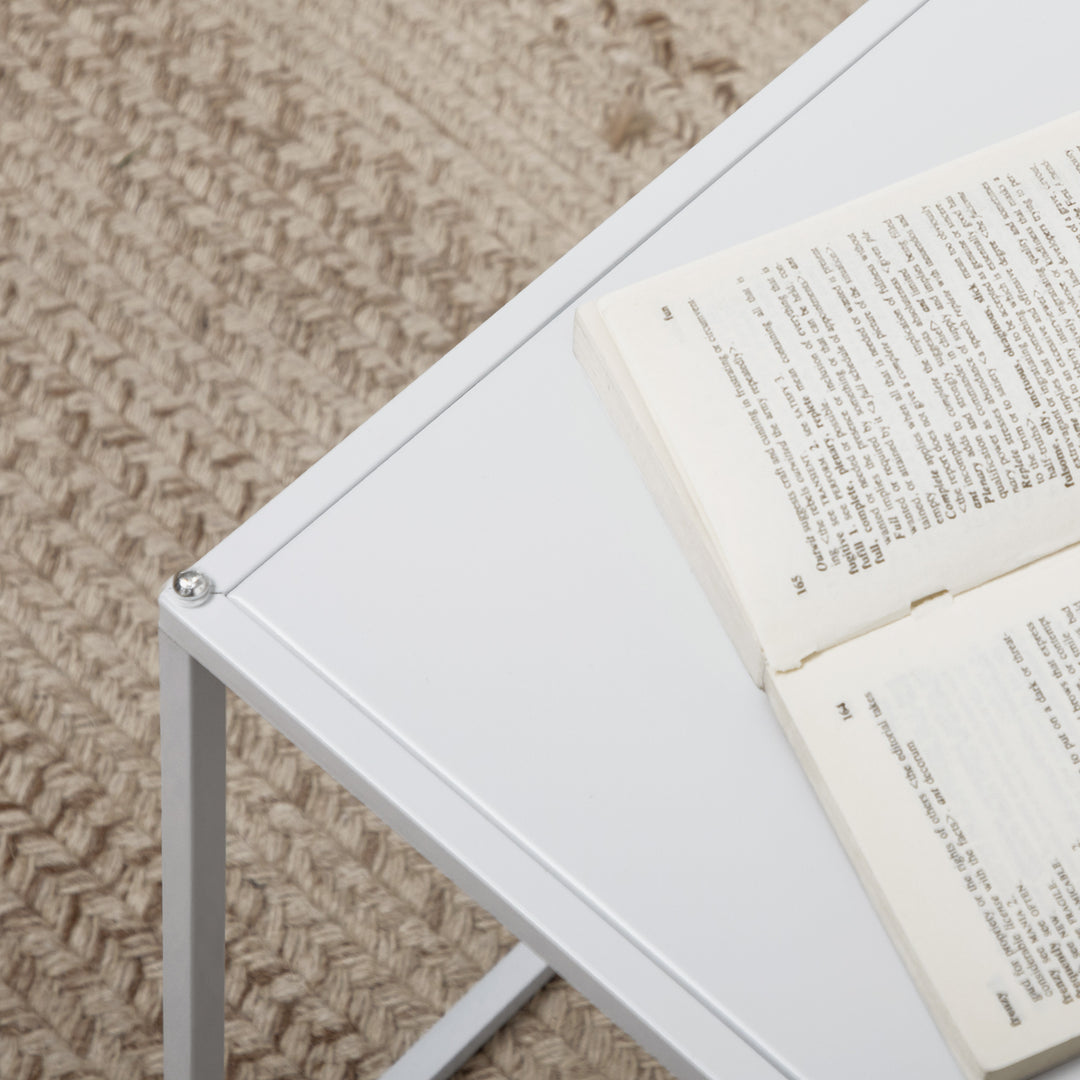 Sidebordsæt, moderne indskudsborde, pladsbesparende, robust stålstel, hvid