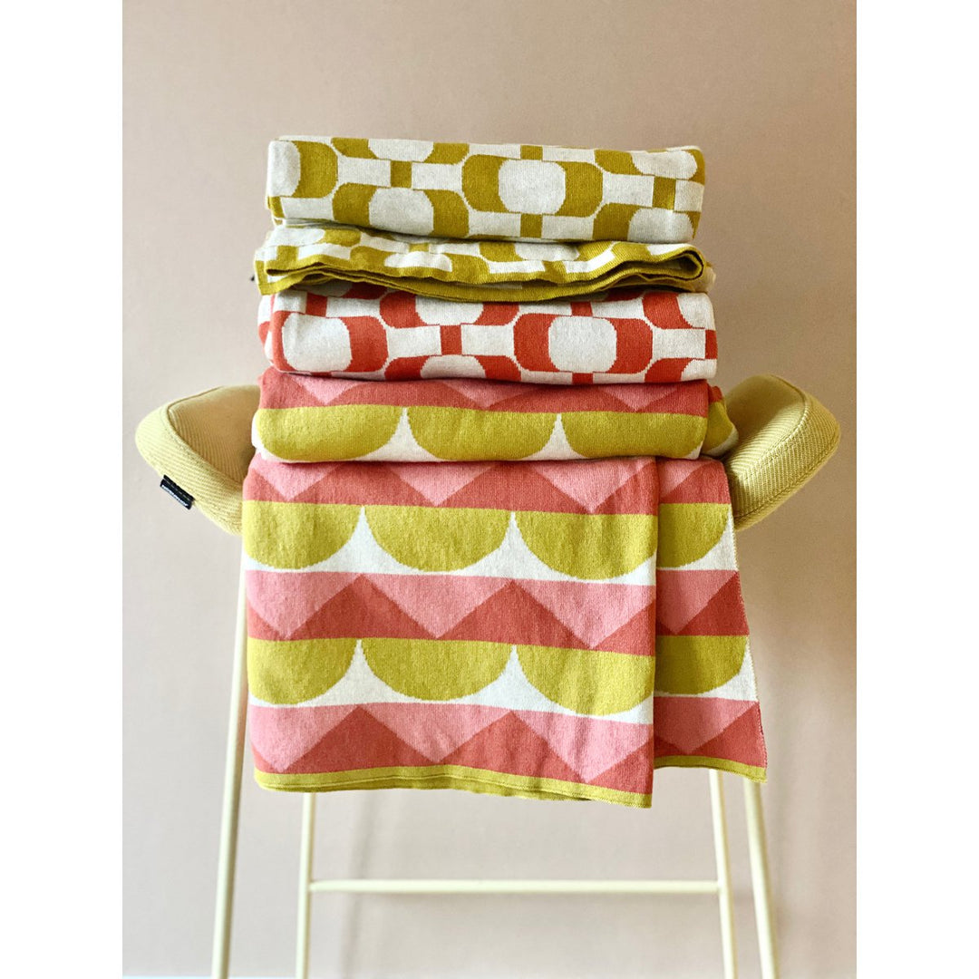 Toby Red Jacquard slumretæppe – Blødt børstet bomuld