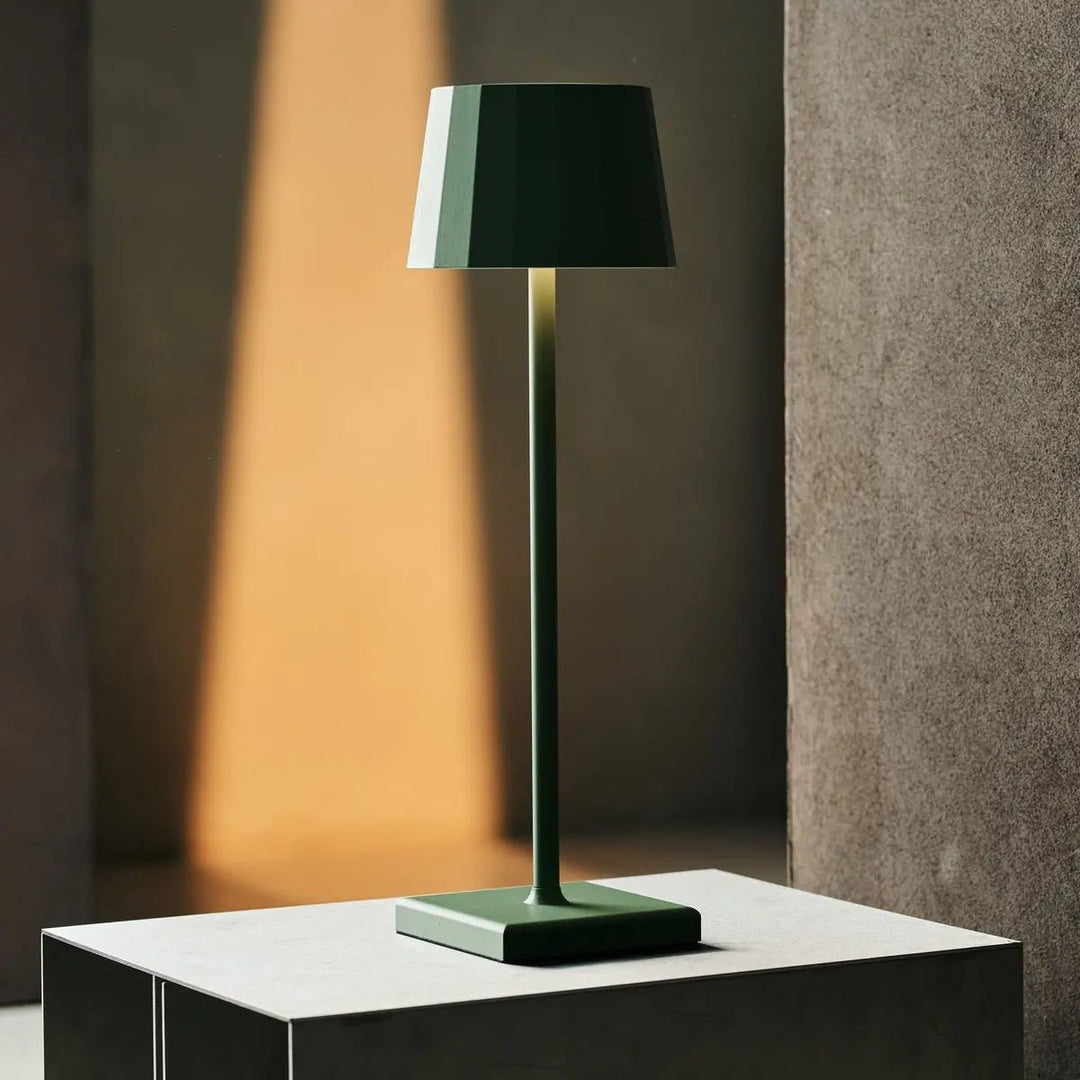 Wouter Sage Grøn genopladelig bordlampe