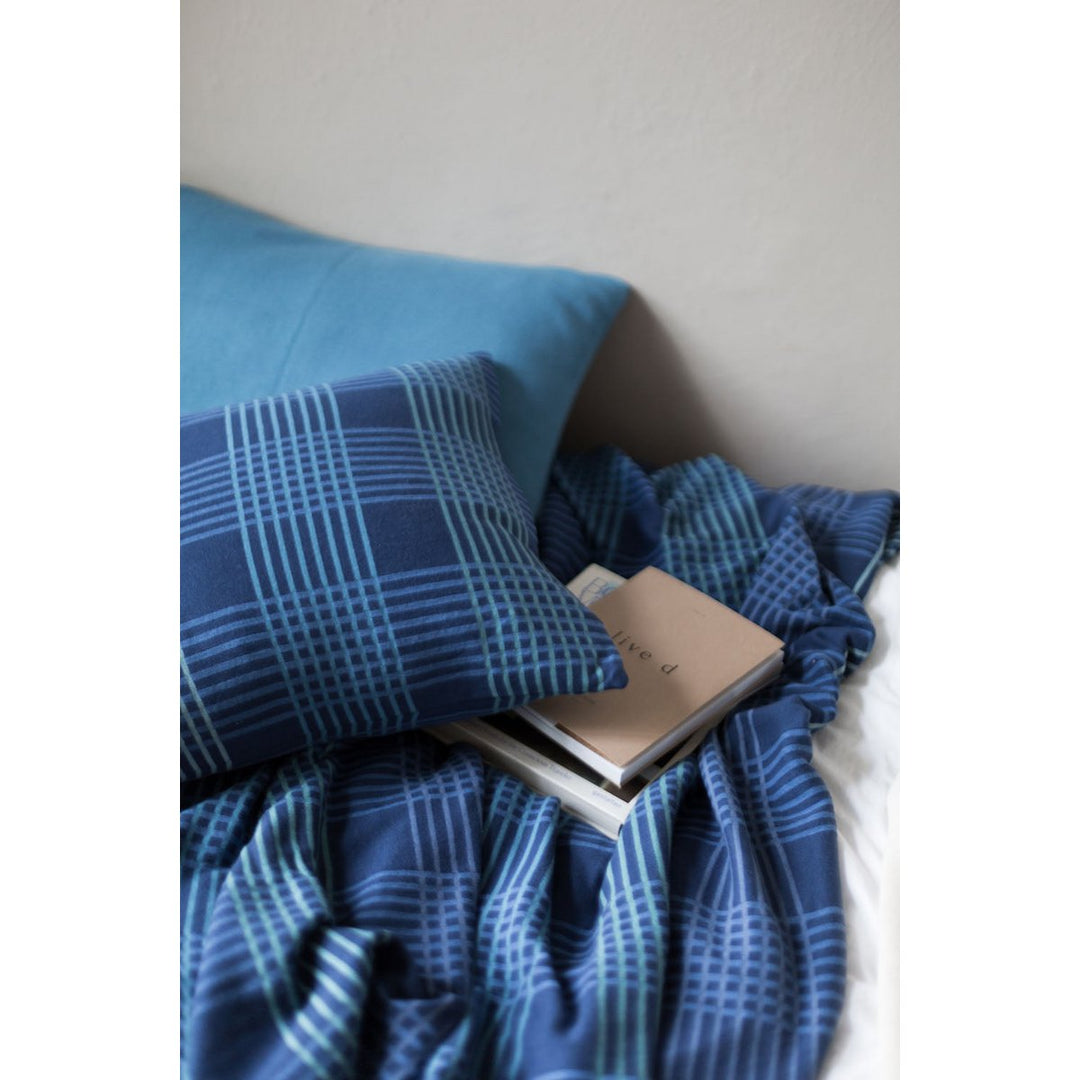 Ruth Blue Jacquard slumretæppe – Blødt børstet bomuld