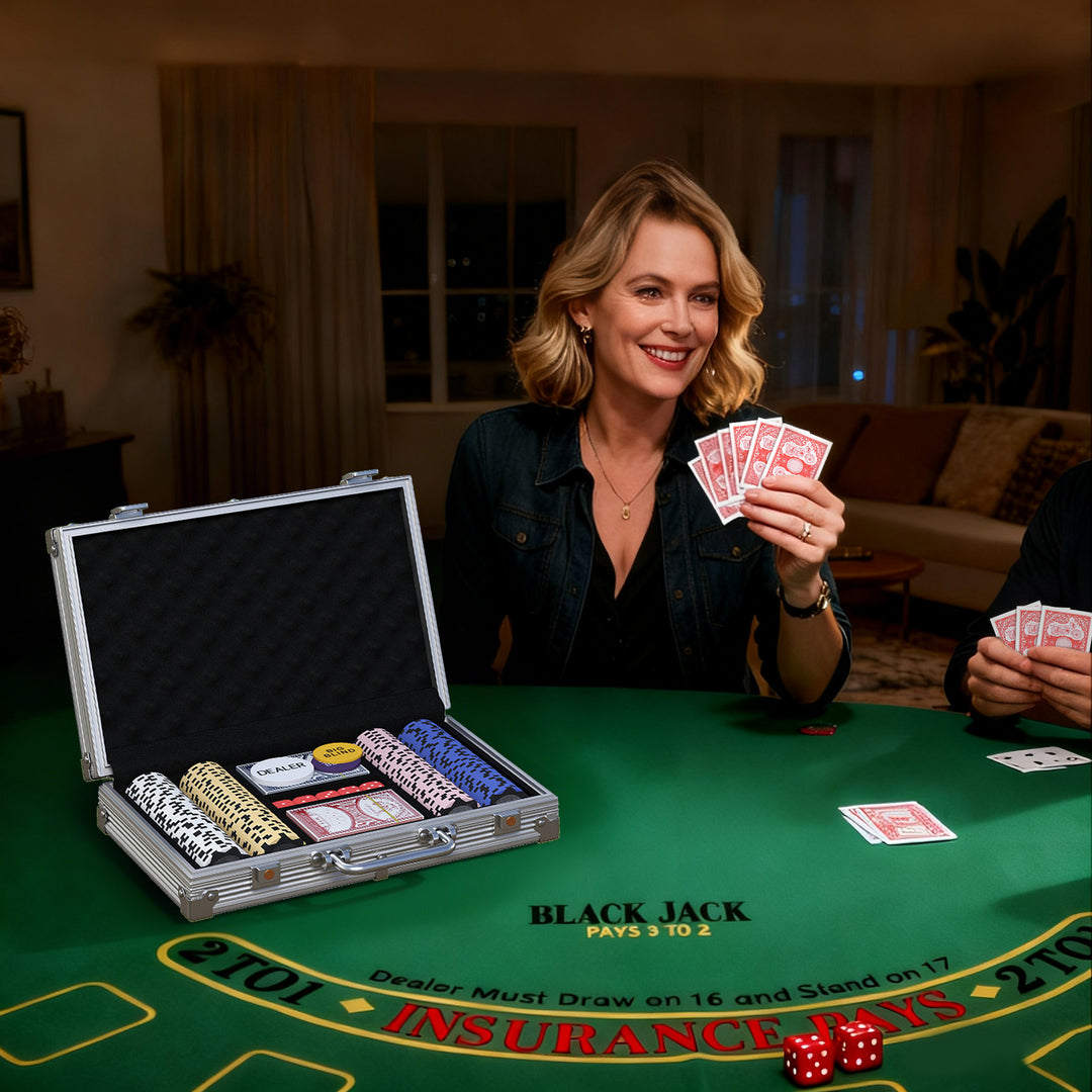 Pokerchipsæt i etui, med terninger, dealerknap, 2 sæt kort, sølvfarvet