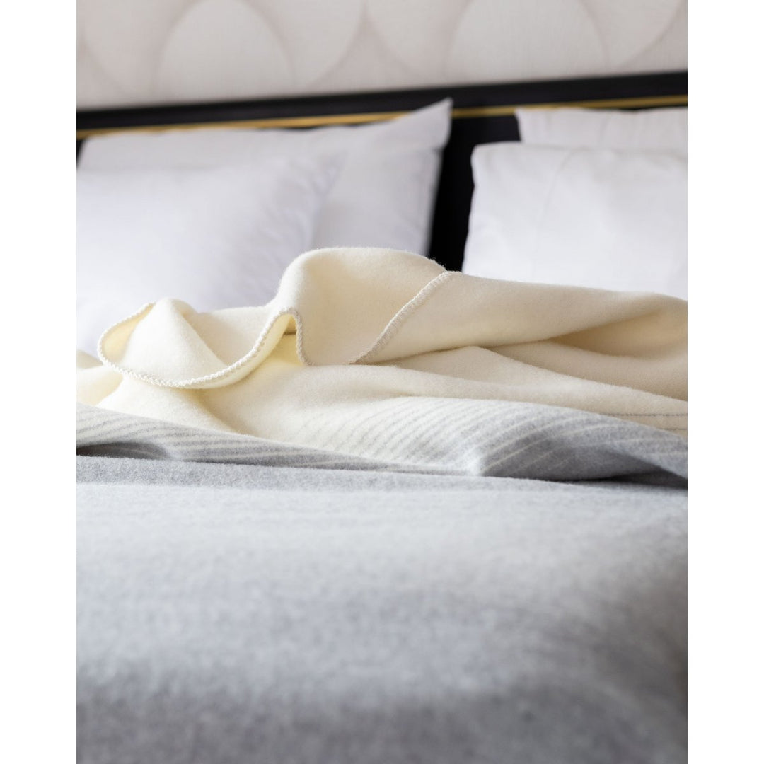 Merino/cashmere sengetæppe elfenben tåge