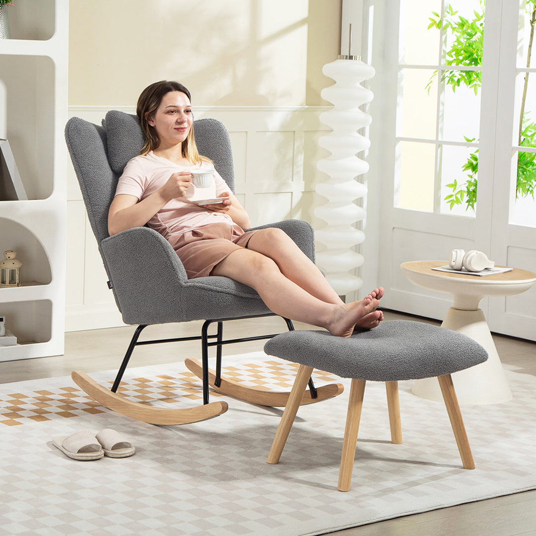 Gyngestol med fodskammel, blødt fleecebetræk, træben, hynde, høj ryg, gyngestol, mørkegrå