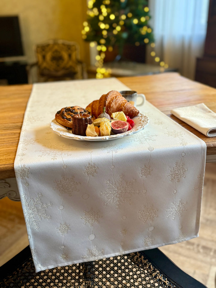 Julebordløber, forskellige størrelser | Golden Snowfall